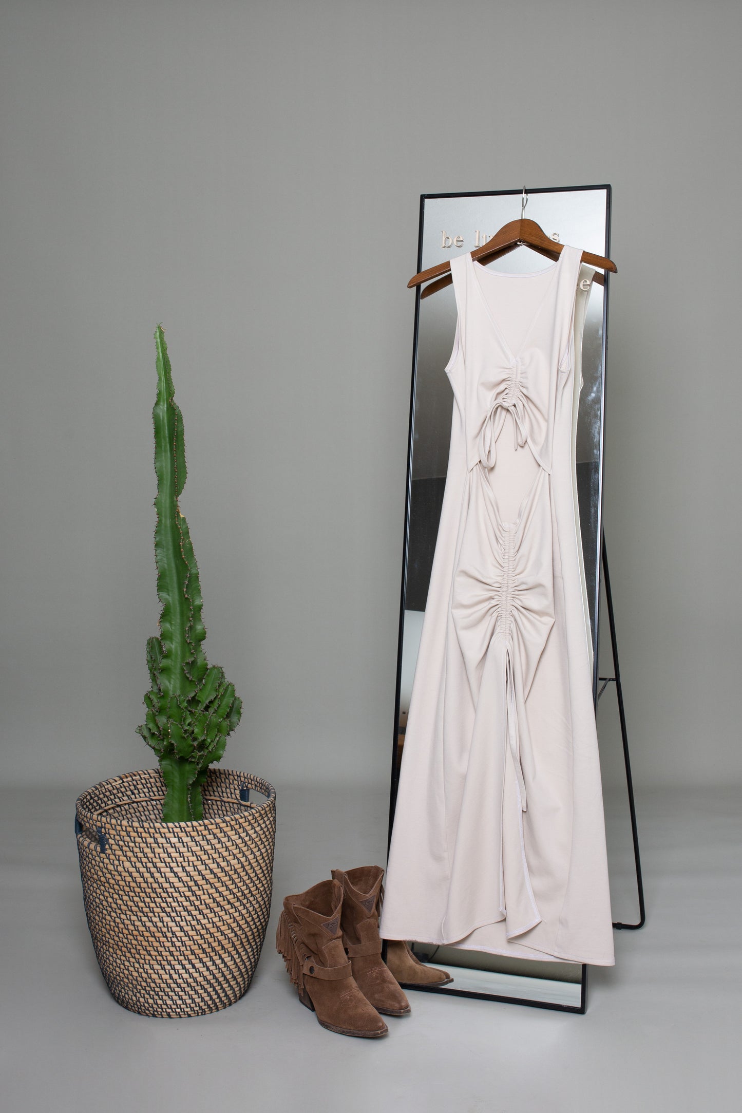 Cut Out Kleid Ashok